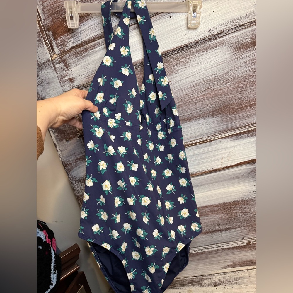 SALE 2 for $10
Lands' End Blue Floral Women's One Piece Swimsuit